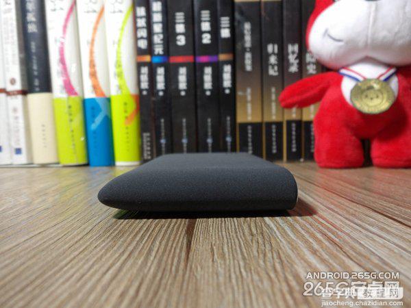 一加来电移动电源砂岩黑版开箱图赏 手感依旧很棒14