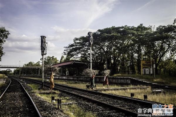 摄影师历时两个月记录最真实的火车上的印度人生活 看完震惊了11