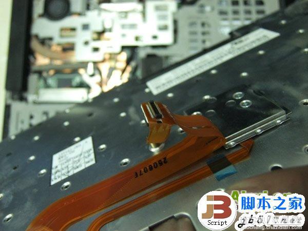 ThinkPad T400 笔记本详细拆机过程 清理风扇(图文教程)5