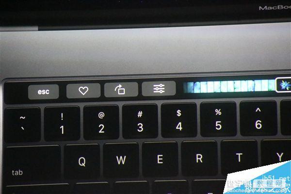 苹果全新MacBook Pro笔记本亮相:OLED触摸条大亮！14