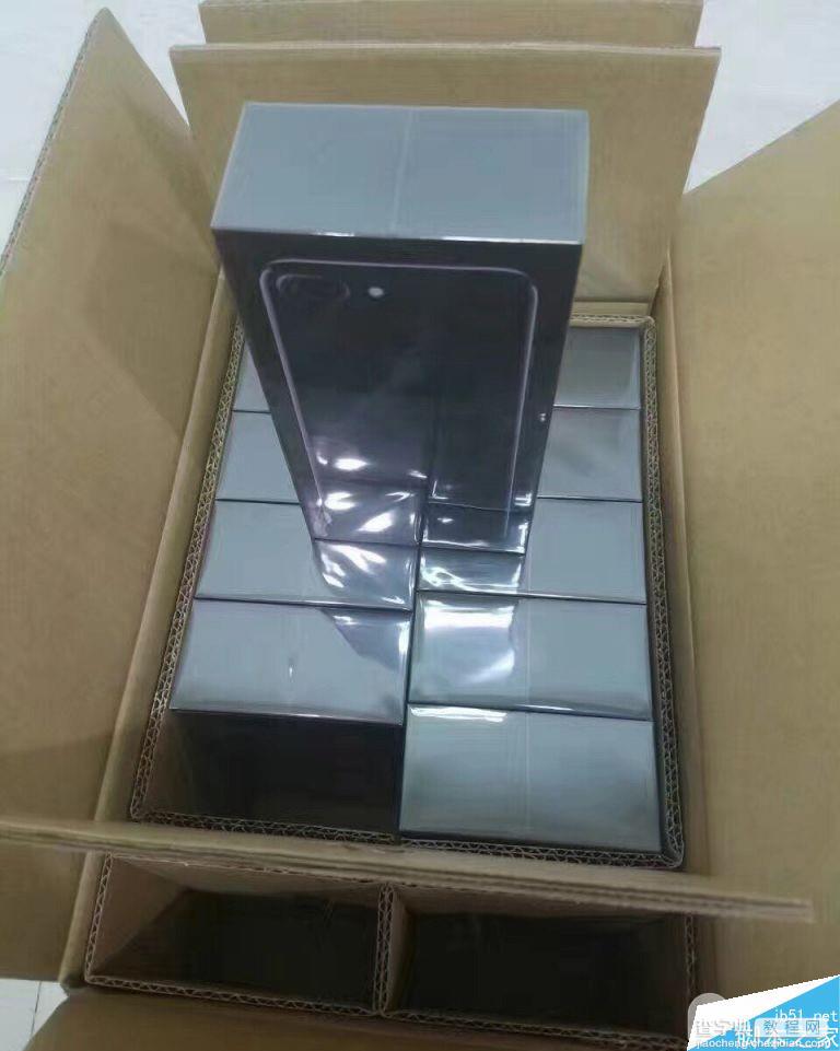 亮黑版iPhone7到货 iPhone7盒子黑色开箱图1