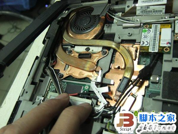 ThinkPad T400 笔记本详细拆机过程 清理风扇(图文教程)11