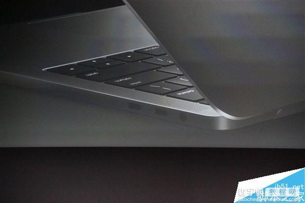 苹果全新MacBook Pro笔记本亮相:OLED触摸条大亮！6