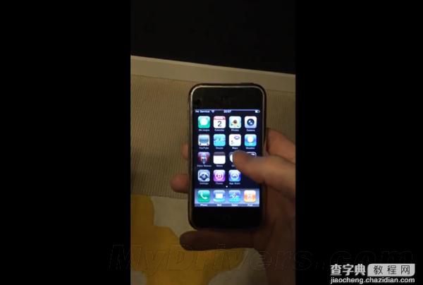 【视频】运行ios8的iPhone6与ios3系统的iPhone 3G对比1