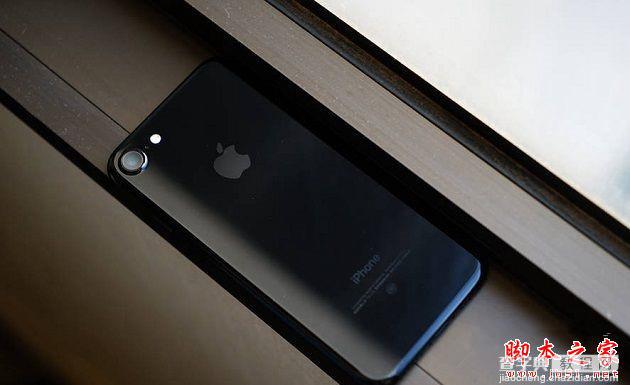 iPhone7黑色和亮黑色哪个好看？iPhone7/7plus黑色与亮黑色详细对比评测11