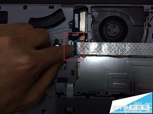 戴尔inspiron15 5547笔记本怎么拆机清灰?26