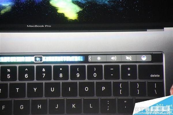 苹果全新MacBook Pro笔记本亮相:OLED触摸条大亮！15