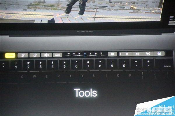 苹果全新MacBook Pro笔记本亮相:OLED触摸条大亮！19