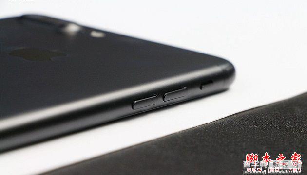iPhone7黑色和亮黑色哪个好看？iPhone7/7plus黑色与亮黑色详细对比评测7