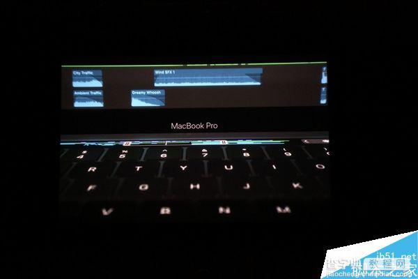 苹果全新MacBook Pro笔记本亮相:OLED触摸条大亮！1