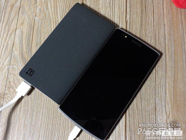一加来电移动电源砂岩黑版开箱图赏 手感依旧很棒26