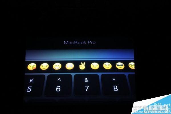 苹果全新MacBook Pro笔记本亮相:OLED触摸条大亮！2