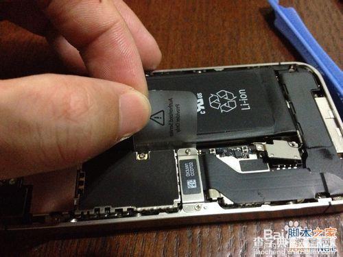 苹果手机怎么换电池?苹果4s更换电池简单方法8