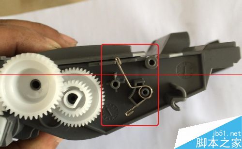 兄弟打印机2240D怎么清理齿轮和安装齿轮？4