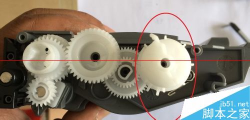 兄弟打印机2240D怎么清理齿轮和安装齿轮？5