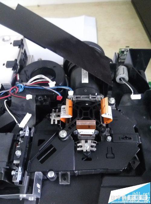 松下PT UX220投影仪怎么拆机?10