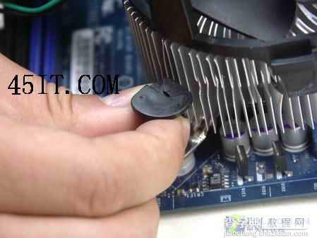 intel LGA 775 CPU散热器安装图解3