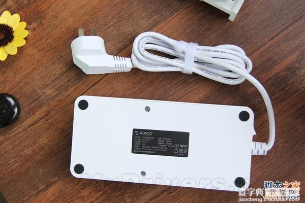 奥睿科插线板TPC-4A4U开箱图赏 4个USB口输出比小米多6