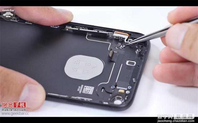 iPhone7做工怎么样 苹果iPhone7拆机全过程图解评测35
