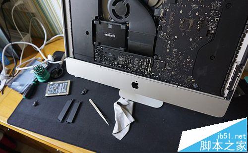 21.5英寸iMac一体机怎么拆机更换固态硬盘?17