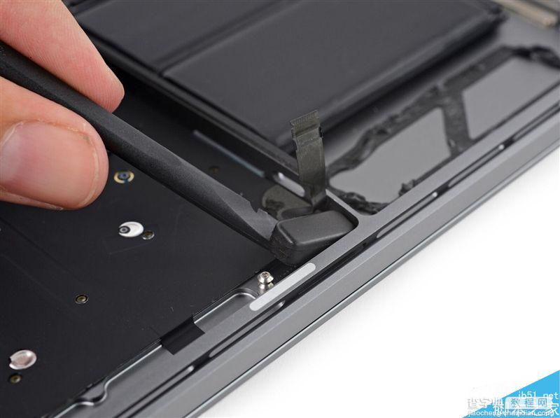 13寸Touch Bar版Macbook Pro拆解图赏:毫无维修价值29