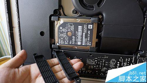 21.5英寸iMac一体机怎么拆机更换固态硬盘?15
