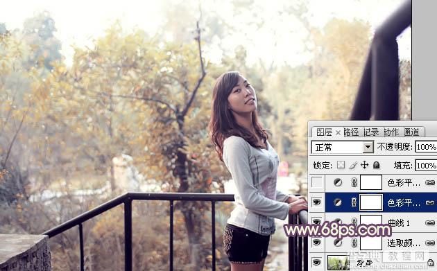 Photoshop将景区人物图片调制出淡淡的蓝黄秋季色15