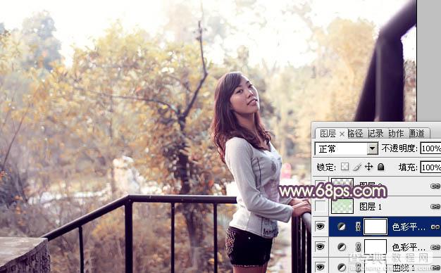 Photoshop将景区人物图片调制出淡淡的蓝黄秋季色16