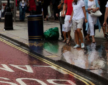 Photoshop将街道图片调出雨水湿润的路面55