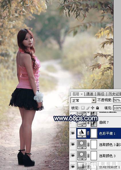 Photoshop调制出深秋暗蓝色树林中的人物图片15