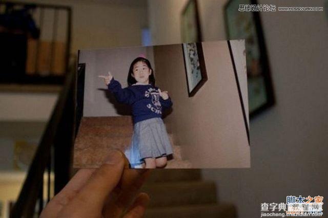 Photoshop创意合成手拿老照片旧地重游的图片效果2