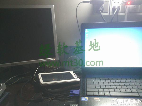 一台主机两台显示器分屏桌面设置方法(各自显示独立桌面)1