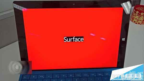微软Surface平板开机屏幕由黑色变成红色该怎么办?1